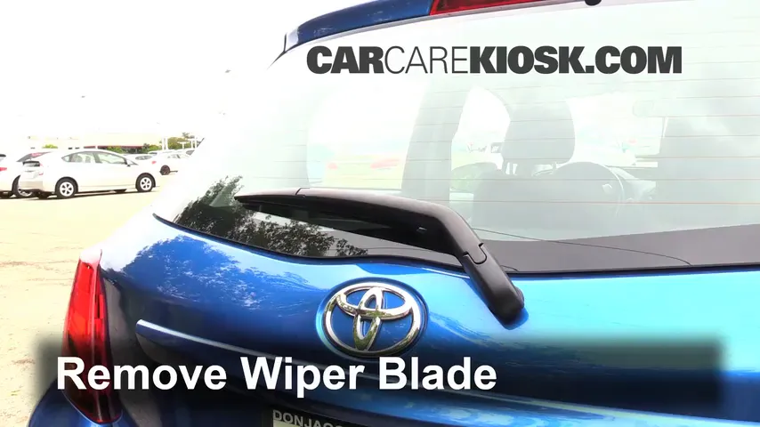 2015 Toyota Yaris LE 1.5L 4 Cyl. Hatchback (4 Door) Escobillas de limpiaparabrisas trasero Cambiar escobillas de limpiaparabrisas